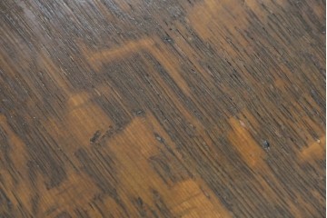 中古　美品　オーク材　横浜クラシック家具　ダニエル(daniel)　ノックオンウッド(knockonwood)　コロニアルシリーズ(Hand Made)　クラシカルな雰囲気漂う引き出し付きサイドテーブル　(R-083713)