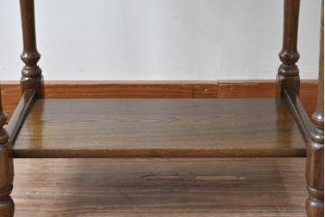 中古　美品　オーク材　横浜クラシック家具　ダニエル(daniel)　ノックオンウッド(knockonwood)　コロニアルシリーズ(Hand Made)　クラシカルな雰囲気漂う引き出し付きサイドテーブル　(R-083713)