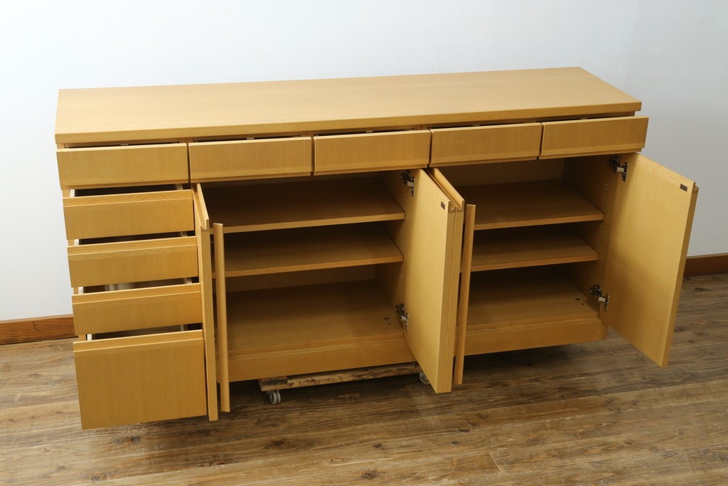 中古　国産職人手作りオーダー家具　天板ナラ(楢)材　無垢　シンプルモダンなサイドボード　製作費65万円　(R-083714)