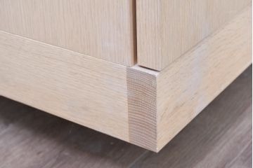 中古　国産職人手作りオーダー家具　天板ナラ(楢)材　無垢　シンプルモダンなサイドボード(リビングボード、収納棚、戸棚)(製作費65万円)(R-083714)