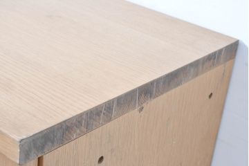 中古　国産職人手作りオーダー家具　天板ナラ(楢)材　無垢　シンプルモダンなサイドボード(リビングボード、収納棚、戸棚)(製作費65万円)(R-083714)