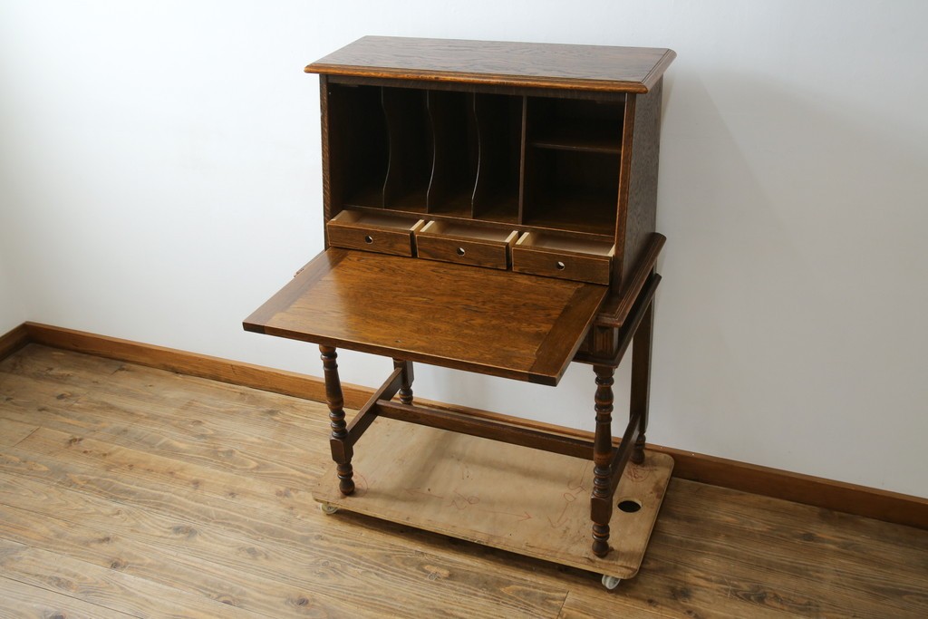 中古　美品　三越家具(現カントリーハウス)　Brugge(ブルージュ)　温かみのある色合いが素敵!カントリースタイルの空間づくりにおすすめのライティングビューロー　定価約36万円　(R-083715)