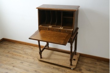 中古　美品　三越家具(現カントリーハウス)　Brugge(ブルージュ)　温かみのある色合いが素敵!カントリースタイルの空間づくりにおすすめのライティングビューロー　定価約36万円　(R-083715)