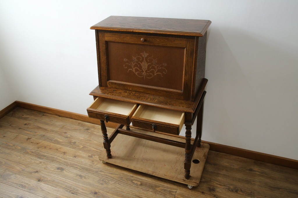 中古　美品　三越家具(現カントリーハウス)　Brugge(ブルージュ)　温かみのある色合いが素敵!カントリースタイルの空間づくりにおすすめのライティングビューロー　定価約36万円　(R-083715)