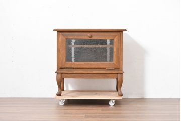中古　美品　勇峰工芸　フローラシリーズ　ナラ(楢)材　あたたかみを感じるクラシカルで上品なテレビボード(TVボード、テレビ台、TV台、ローボード、収納棚、戸棚)(R-083716)