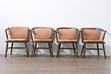 和製ビンテージ　美品　希少な廃番品　飛騨産業　キツツキマーク　細部までこだわりが感じられるクッション付きアームチェア4脚セット(ダイニングチェア、椅子、イス、ヴィンテージ、バラ売り可能)(R-083719)