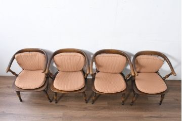 和製ビンテージ　美品　希少な廃番品　飛騨産業　キツツキマーク　細部までこだわりが感じられるクッション付きアームチェア4脚セット(ダイニングチェア、椅子、イス、ヴィンテージ、バラ売り可能)(R-083719)