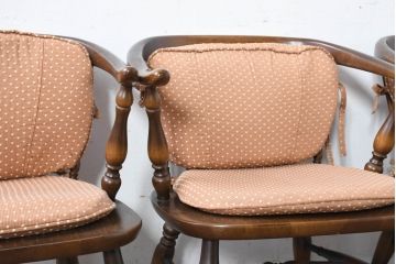 和製ビンテージ　美品　希少な廃番品　飛騨産業　キツツキマーク　細部までこだわりが感じられるクッション付きアームチェア4脚セット(ダイニングチェア、椅子、イス、ヴィンテージ、バラ売り可能)(R-083719)