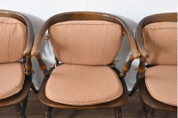 和製ビンテージ　美品　希少な廃番品　飛騨産業　キツツキマーク　細部までこだわりが感じられるクッション付きアームチェア4脚セット(ダイニングチェア、椅子、イス、ヴィンテージ、バラ売り可能)(R-083719)