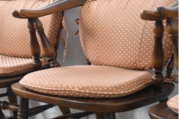 和製ビンテージ　美品　希少な廃番品　飛騨産業　キツツキマーク　細部までこだわりが感じられるクッション付きアームチェア4脚セット(ダイニングチェア、椅子、イス、ヴィンテージ、バラ売り可能)(R-083719)