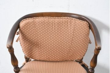 和製ビンテージ　美品　希少な廃番品　飛騨産業　キツツキマーク　細部までこだわりが感じられるクッション付きアームチェア4脚セット(ダイニングチェア、椅子、イス、ヴィンテージ、バラ売り可能)(R-083719)