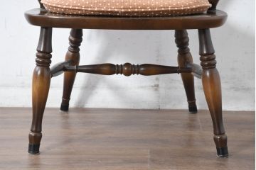 和製ビンテージ　美品　希少な廃番品　飛騨産業　キツツキマーク　細部までこだわりが感じられるクッション付きアームチェア4脚セット(ダイニングチェア、椅子、イス、ヴィンテージ、バラ売り可能)(R-083719)