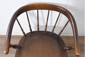 和製ビンテージ　美品　希少な廃番品　飛騨産業　キツツキマーク　細部までこだわりが感じられるクッション付きアームチェア4脚セット(ダイニングチェア、椅子、イス、ヴィンテージ、バラ売り可能)(R-083719)
