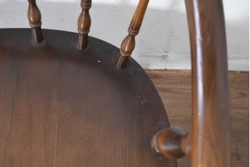 和製ビンテージ　美品　希少な廃番品　飛騨産業　キツツキマーク　細部までこだわりが感じられるクッション付きアームチェア4脚セット(ダイニングチェア、椅子、イス、ヴィンテージ、バラ売り可能)(R-083719)