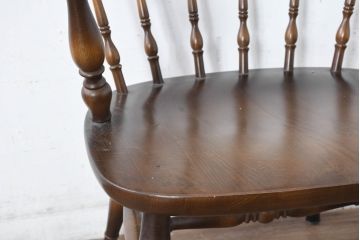 和製ビンテージ　美品　希少な廃番品　飛騨産業　キツツキマーク　細部までこだわりが感じられるクッション付きアームチェア4脚セット(ダイニングチェア、椅子、イス、ヴィンテージ、バラ売り可能)(R-083719)