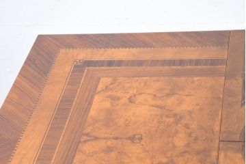 中古　高級輸入家具　ローズウッドとウォールナットを贅沢に使用した象嵌入りの伸長式ダイニングテーブル(エクステンション、伸縮式ダイニングテーブル、拡張テーブル、食卓、4人掛け、6人掛け、4人用、6人用)(R-083722)