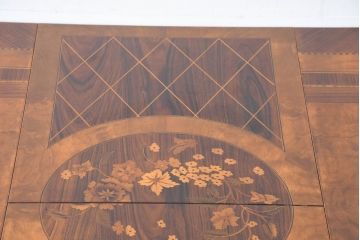 中古　高級輸入家具　ローズウッドとウォールナットを贅沢に使用した象嵌入りの伸長式ダイニングテーブル(エクステンション、伸縮式ダイニングテーブル、拡張テーブル、食卓、4人掛け、6人掛け、4人用、6人用)(R-083722)