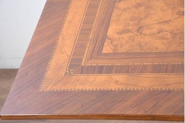 中古　高級輸入家具　ローズウッドとウォールナットを贅沢に使用した象嵌入りの伸長式ダイニングテーブル(エクステンション、伸縮式ダイニングテーブル、拡張テーブル、食卓、4人掛け、6人掛け、4人用、6人用)(R-083722)