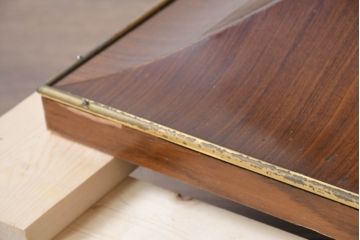 中古　高級輸入家具　ローズウッドとウォールナットを贅沢に使用した象嵌入りの伸長式ダイニングテーブル(エクステンション、伸縮式ダイニングテーブル、拡張テーブル、食卓、4人掛け、6人掛け、4人用、6人用)(R-083722)