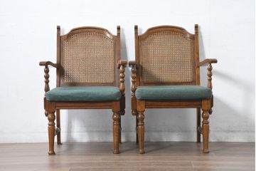 中古　三越家具(現カントリーハウス)　Brugge(ブルージュ)　ラタン(籐)　クラシカルな佇まいが魅力のアームチェア2脚セット(ダイニングチェア、ラウンジチェア、椅子、イス、バラ売り可能)(定価2脚で約22万円)(R-083723)