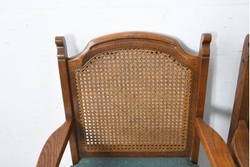 中古　三越家具(現カントリーハウス)　Brugge(ブルージュ)　ラタン(籐)　クラシカルな佇まいが魅力のアームチェア2脚セット(ダイニングチェア、ラウンジチェア、椅子、イス、バラ売り可能)(定価2脚で約22万円)(R-083723)