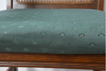 中古　三越家具(現カントリーハウス)　Brugge(ブルージュ)　ラタン(籐)　クラシカルな佇まいが魅力のアームチェア2脚セット(ダイニングチェア、ラウンジチェア、椅子、イス、バラ売り可能)(定価2脚で約22万円)(R-083723)