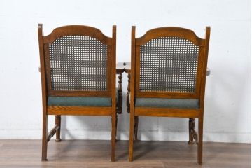 中古　三越家具(現カントリーハウス)　Brugge(ブルージュ)　ラタン(籐)　クラシカルな佇まいが魅力のアームチェア2脚セット(ダイニングチェア、ラウンジチェア、椅子、イス、バラ売り可能)(定価2脚で約22万円)(R-083723)
