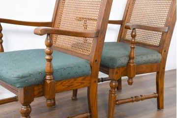中古　三越家具(現カントリーハウス)　Brugge(ブルージュ)　ラタン(籐)　クラシカルな佇まいが魅力のアームチェア2脚セット(ダイニングチェア、ラウンジチェア、椅子、イス、バラ売り可能)(定価2脚で約22万円)(R-083723)