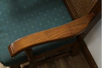 中古　三越家具(現カントリーハウス)　Brugge(ブルージュ)　ラタン(籐)　クラシカルな佇まいが魅力のアームチェア2脚　セット定価約22万円相当　(R-083723)