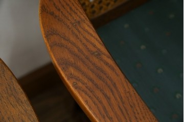 中古　三越家具(現カントリーハウス)　Brugge(ブルージュ)　ラタン(籐)　クラシカルな佇まいが魅力のアームチェア2脚　セット定価約22万円相当　(R-083723)