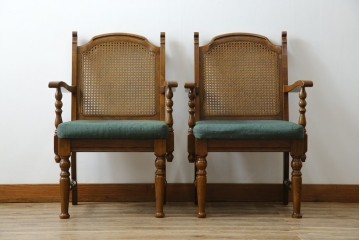 中古　三越家具(現カントリーハウス)　Brugge(ブルージュ)　ラタン(籐)　クラシカルな佇まいが魅力のアームチェア2脚　セット定価約22万円相当　(R-083723)