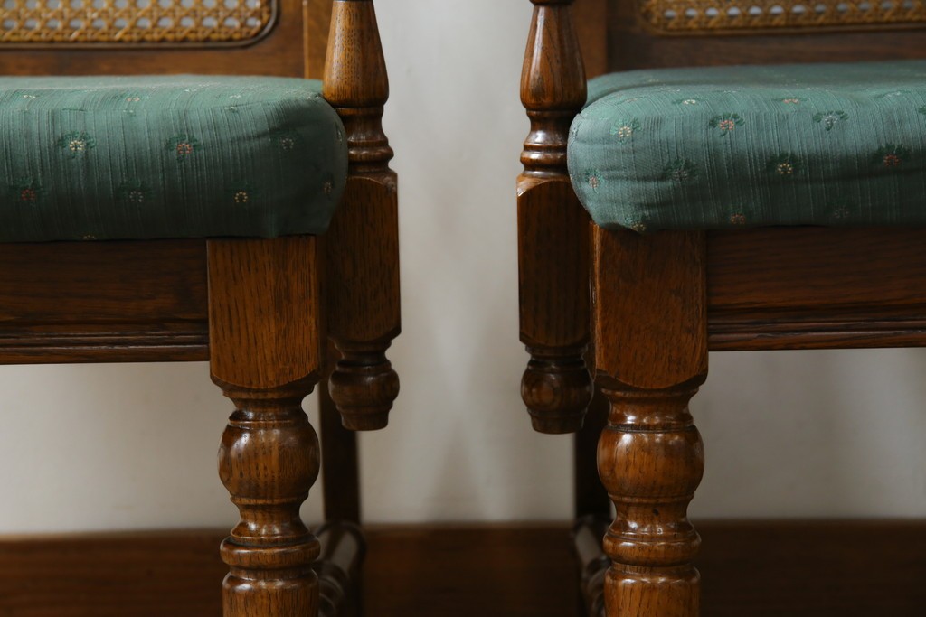 中古　三越家具(現カントリーハウス)　Brugge(ブルージュ)　ラタン(籐)　クラシカルな佇まいが魅力のアームチェア2脚　セット定価約22万円相当　(R-083723)