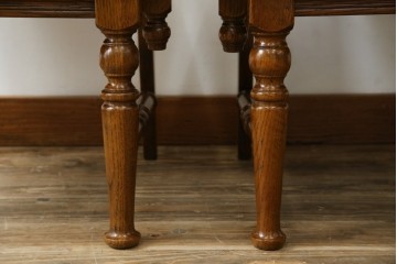 中古　三越家具(現カントリーハウス)　Brugge(ブルージュ)　ラタン(籐)　クラシカルな佇まいが魅力のアームチェア2脚　セット定価約22万円相当　(R-083723)