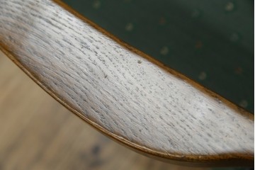 中古　三越家具(現カントリーハウス)　Brugge(ブルージュ)　ラタン(籐)　クラシカルな佇まいが魅力のアームチェア2脚　セット定価約22万円相当　(R-083723)