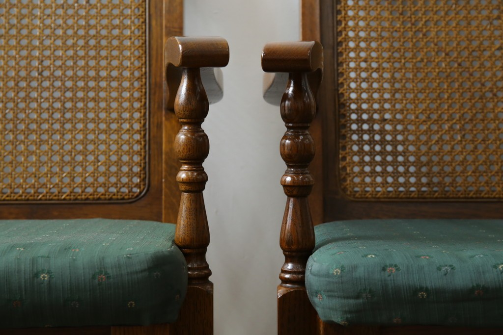 中古　三越家具(現カントリーハウス)　Brugge(ブルージュ)　ラタン(籐)　クラシカルな佇まいが魅力のアームチェア2脚　セット定価約22万円相当　(R-083723)