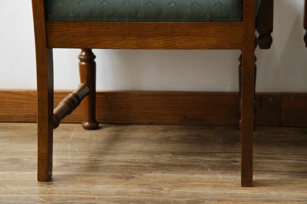 中古　三越家具(現カントリーハウス)　Brugge(ブルージュ)　ラタン(籐)　クラシカルな佇まいが魅力のアームチェア2脚　セット定価約22万円相当　(R-083723)