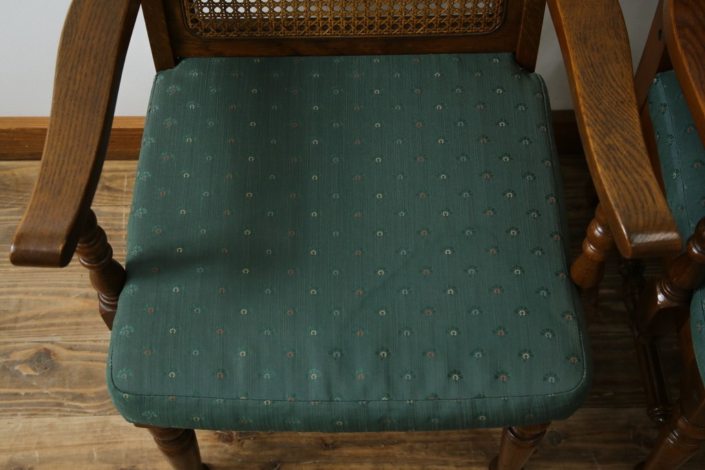 中古　三越家具(現カントリーハウス)　Brugge(ブルージュ)　ラタン(籐)　クラシカルな佇まいが魅力のアームチェア2脚　セット定価約22万円相当　(R-083723)