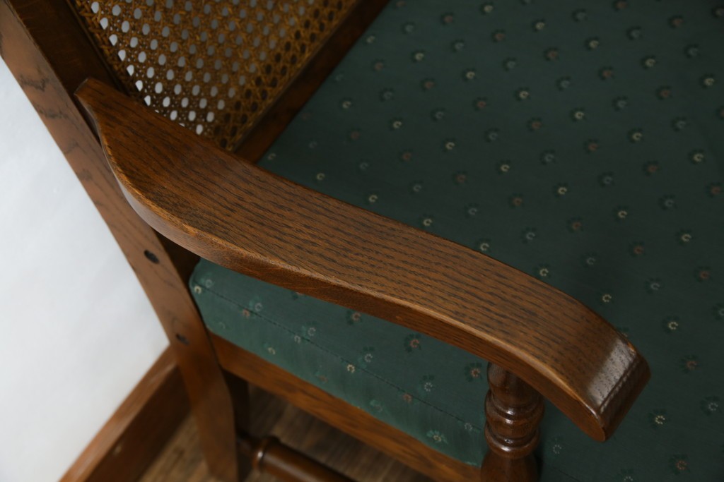 中古　三越家具(現カントリーハウス)　Brugge(ブルージュ)　ラタン(籐)　クラシカルな佇まいが魅力のアームチェア2脚　セット定価約22万円相当　(R-083723)