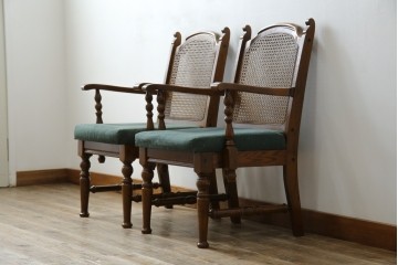 中古　三越家具(現カントリーハウス)　Brugge(ブルージュ)　ラタン(籐)　クラシカルな佇まいが魅力のアームチェア2脚　セット定価約22万円相当　(R-083723)