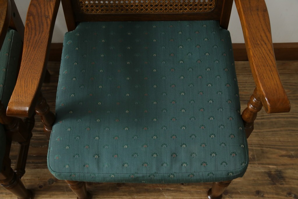 中古　三越家具(現カントリーハウス)　Brugge(ブルージュ)　ラタン(籐)　クラシカルな佇まいが魅力のアームチェア2脚　セット定価約22万円相当　(R-083723)