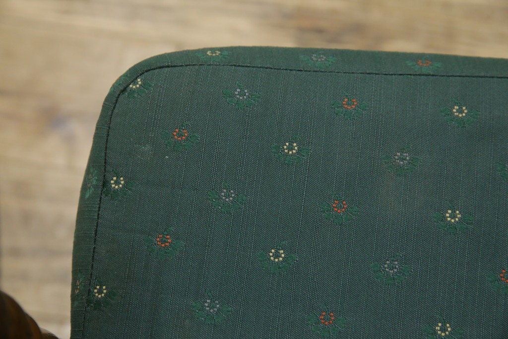 中古　三越家具(現カントリーハウス)　Brugge(ブルージュ)　ラタン(籐)　クラシカルな佇まいが魅力のアームチェア2脚　セット定価約22万円相当　(R-083723)