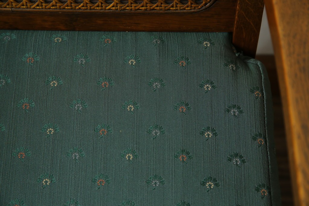 中古　三越家具(現カントリーハウス)　Brugge(ブルージュ)　ラタン(籐)　クラシカルな佇まいが魅力のアームチェア2脚　セット定価約22万円相当　(R-083723)