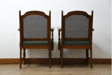 中古　三越家具(現カントリーハウス)　Brugge(ブルージュ)　ラタン(籐)　クラシカルな佇まいが魅力のアームチェア2脚　セット定価約22万円相当　(R-083723)