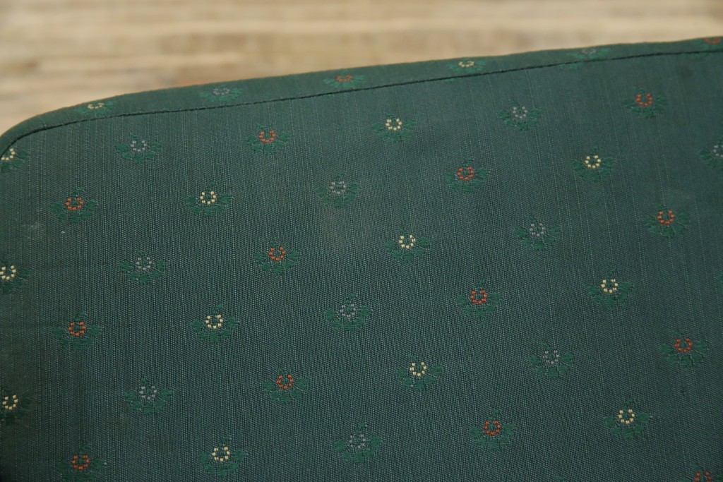 中古　三越家具(現カントリーハウス)　Brugge(ブルージュ)　ラタン(籐)　クラシカルな佇まいが魅力のアームチェア2脚　セット定価約22万円相当　(R-083723)