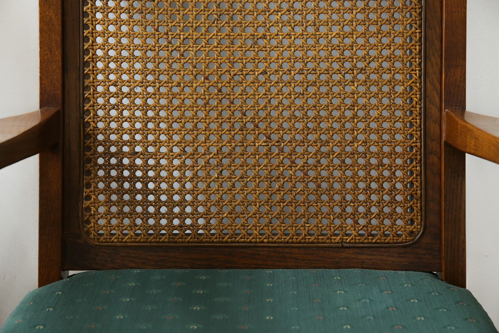 中古　三越家具(現カントリーハウス)　Brugge(ブルージュ)　ラタン(籐)　クラシカルな佇まいが魅力のアームチェア2脚　セット定価約22万円相当　(R-083723)