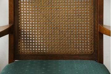 中古　三越家具(現カントリーハウス)　Brugge(ブルージュ)　ラタン(籐)　クラシカルな佇まいが魅力のアームチェア2脚　セット定価約22万円相当　(R-083723)