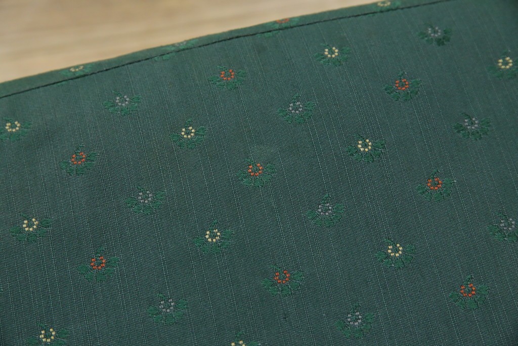 中古　三越家具(現カントリーハウス)　Brugge(ブルージュ)　ラタン(籐)　クラシカルな佇まいが魅力のアームチェア2脚　セット定価約22万円相当　(R-083723)