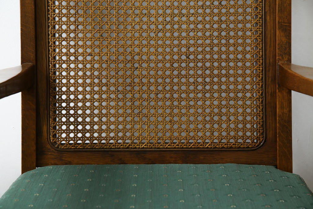 中古　三越家具(現カントリーハウス)　Brugge(ブルージュ)　ラタン(籐)　クラシカルな佇まいが魅力のアームチェア2脚　セット定価約22万円相当　(R-083723)