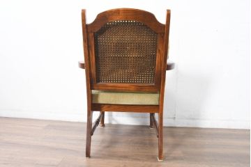中古　三越家具(現カントリーハウス)　Brugge(ブルージュ)　ラタン(籐)　クラシカルな佇まいが魅力のアームチェア(ダイニングチェア、ラウンジチェア、椅子、イス)(定価約12万円)(R-083724)