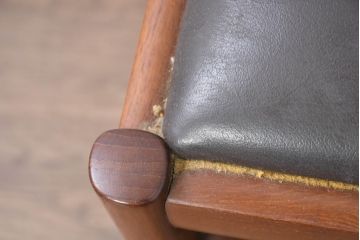 中古　モリシゲ(MORISHIGE/森繁)　ミッドセンチュリーデザイン　本革　モダンな空間づくりにおすすめの高級ダイニングチェア(椅子、イス、アームチェア)(R-083725)